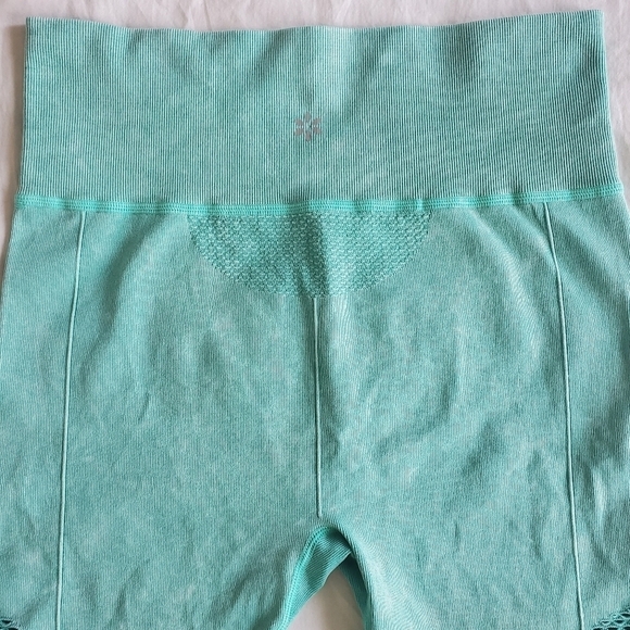 NINE West Active Mint Green Biker Gym Athletic Workout Shorts Cutouts Large XL - Picture 10 of 11